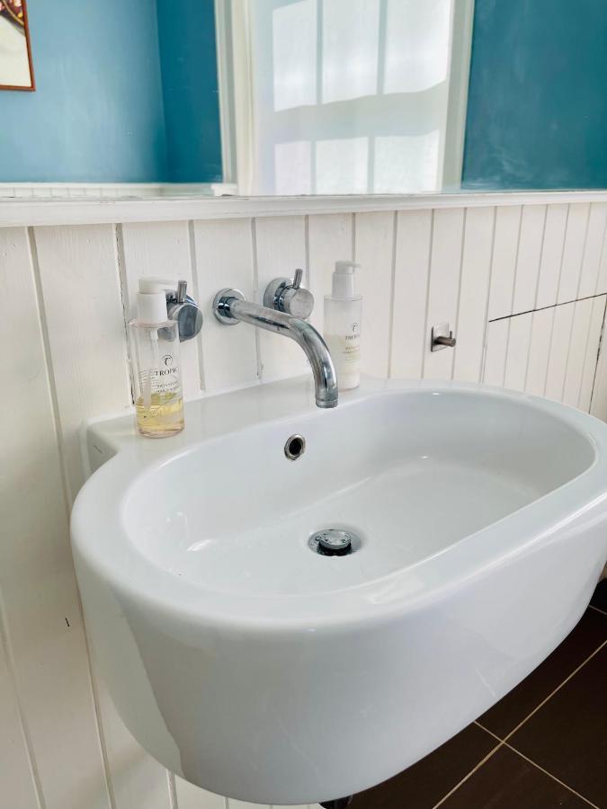 Beautiful Private 2 Bedroom In Mansion With Free Parking *