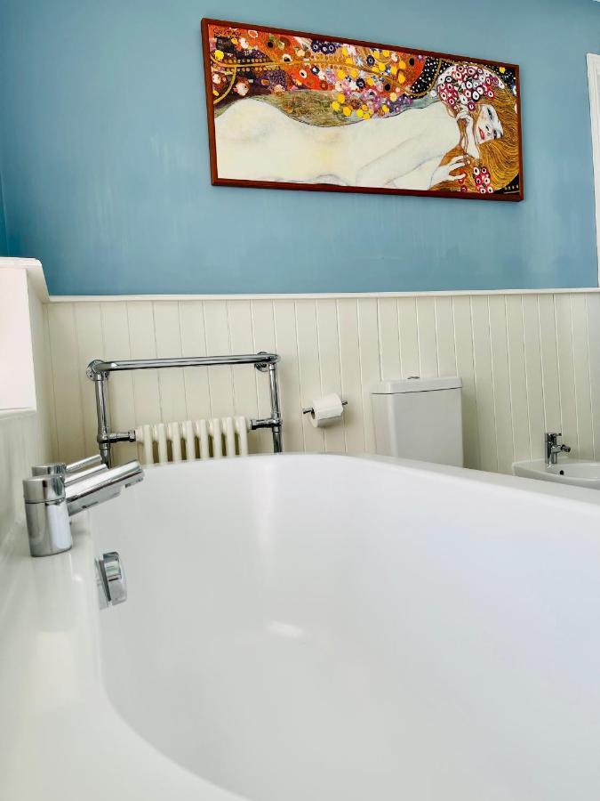 Beautiful Private 2 Bedroom In Mansion With Free Parking *
