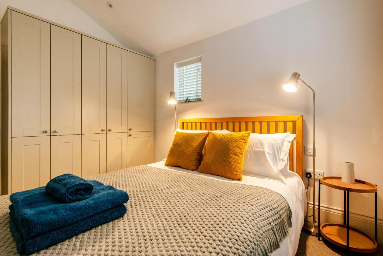 Beautiful, Central, 3 Min Walk From Beach, 2 King Doubles * Brighton