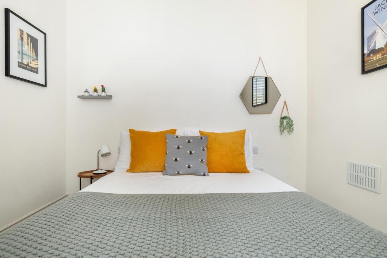 Beautiful, Central, 3 Min Walk From Beach, 2 King Doubles * Brighton