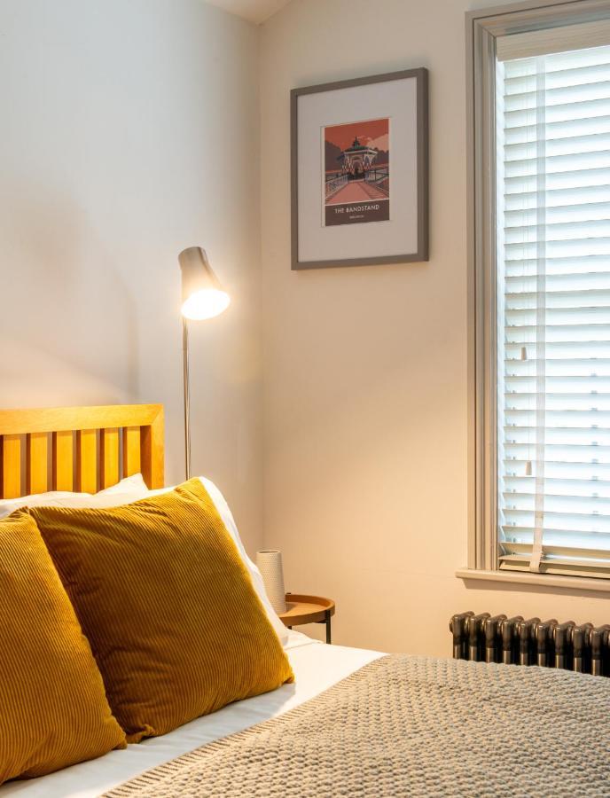 Beautiful, Central, 3 Min Walk From Beach, 2 King Doubles * Brighton