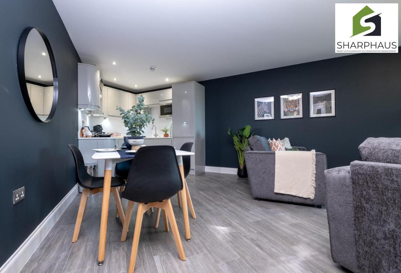 Cool & Comfy 2-bed Between The And The By Sharphaus Short Lets & Serviced Management * Brighton