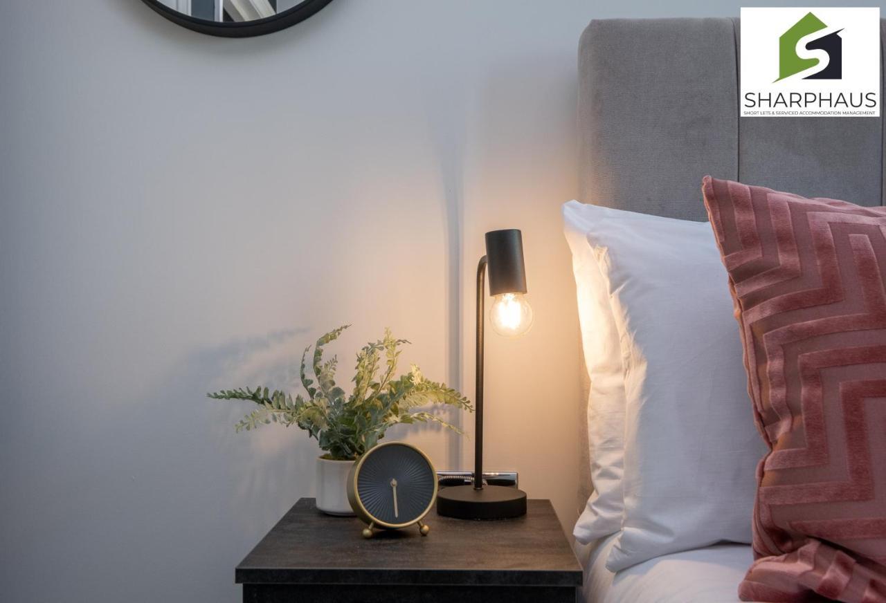 Apartment Cool & Comfy 2-bed Between The And The By Sharphaus Short Lets & Serviced Management *