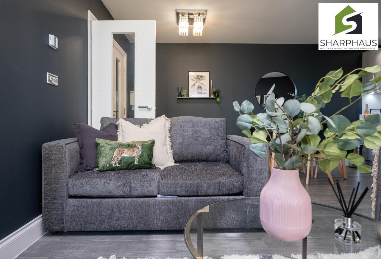 Apartment Cool & Comfy 2-bed Between The And The By Sharphaus Short Lets & Serviced Management *