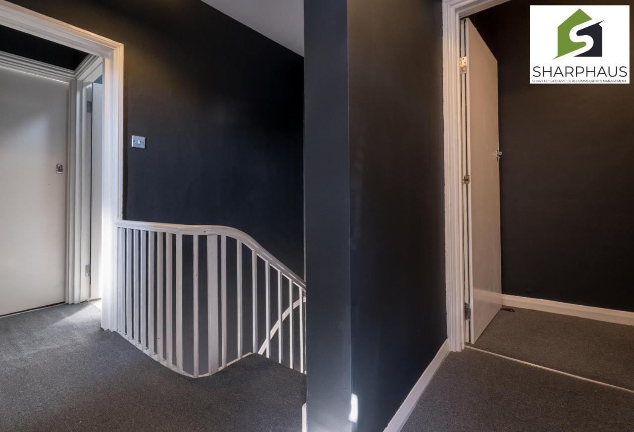 Cool & Comfortable Newly Refurbished Apartment By Sharphaus Short Lets & Serviced Accommodation Management Apartment