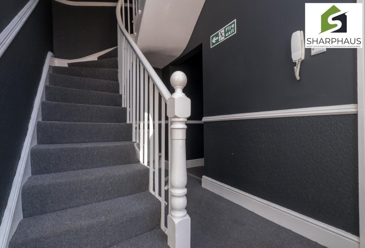 Apartment Cool & Comfortable Newly Refurbished Apartment By Sharphaus Short Lets & Serviced Accommodation Management *