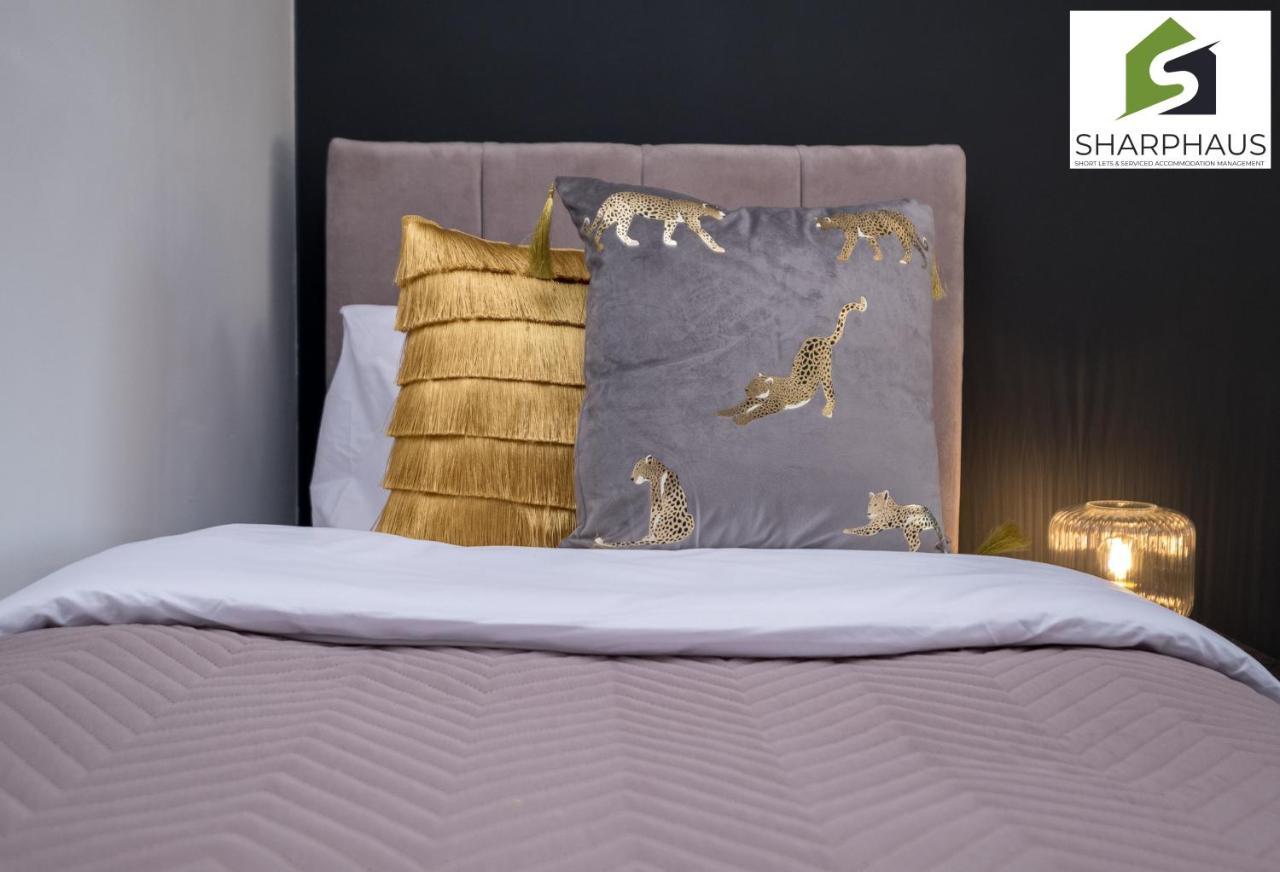 Cool & Comfortable Newly Refurbished Apartment By Sharphaus Short Lets & Serviced Accommodation Management *