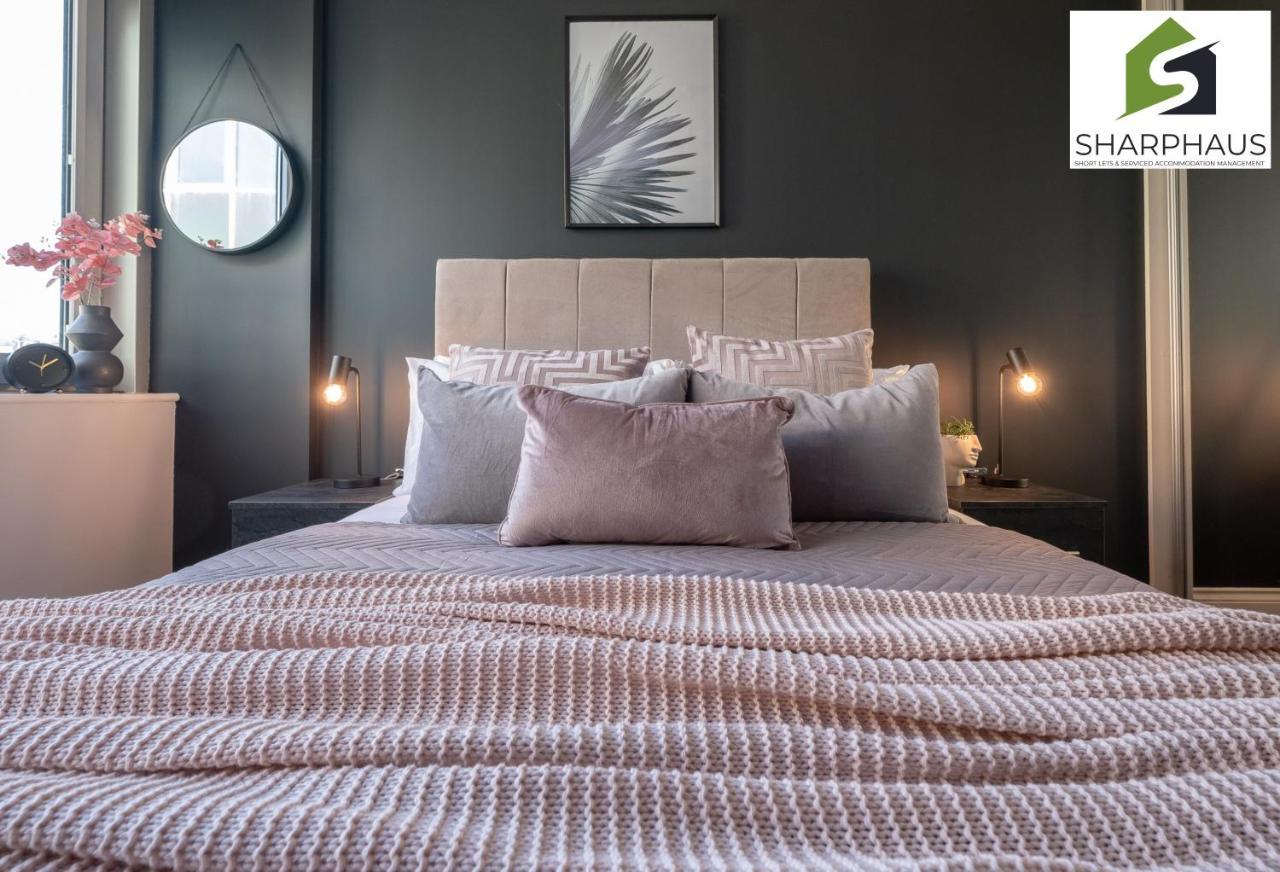 Apartment Cool & Comfy 2-bed Between The And The By Sharphaus Short Lets & Serviced Management *