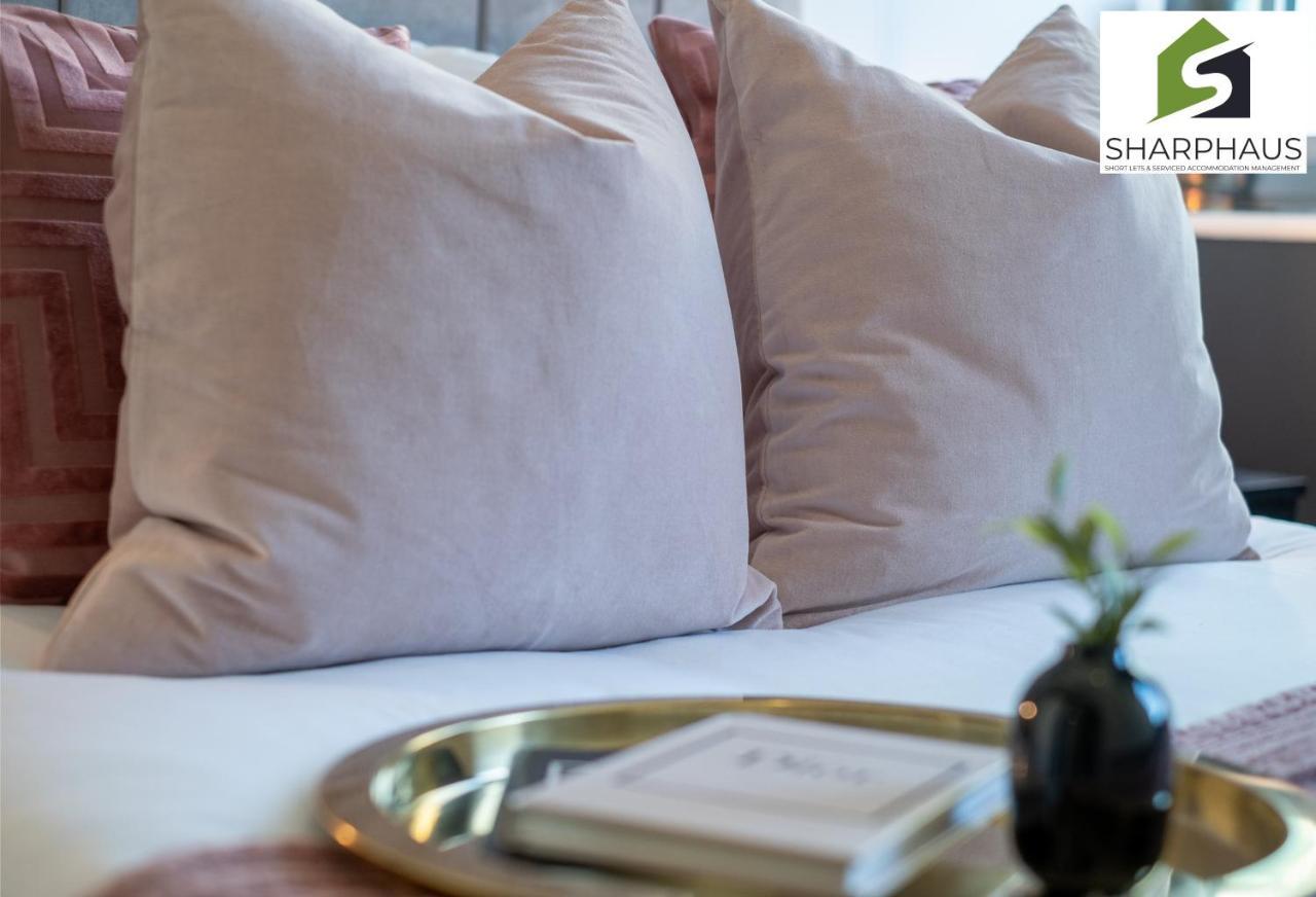 Cool & Comfy 2-bed Between The And The By Sharphaus Short Lets & Serviced Management Apartment