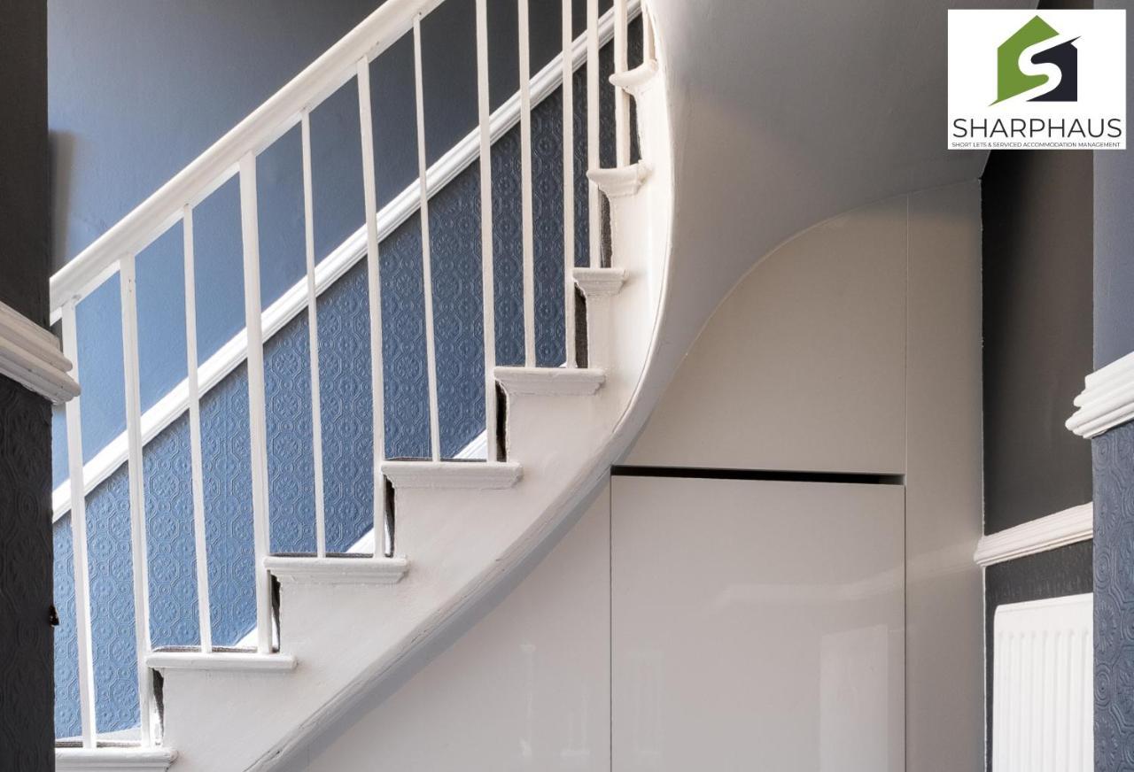 Cool & Comfortable Newly Refurbished Apartment By Sharphaus Short Lets & Serviced Accommodation Management