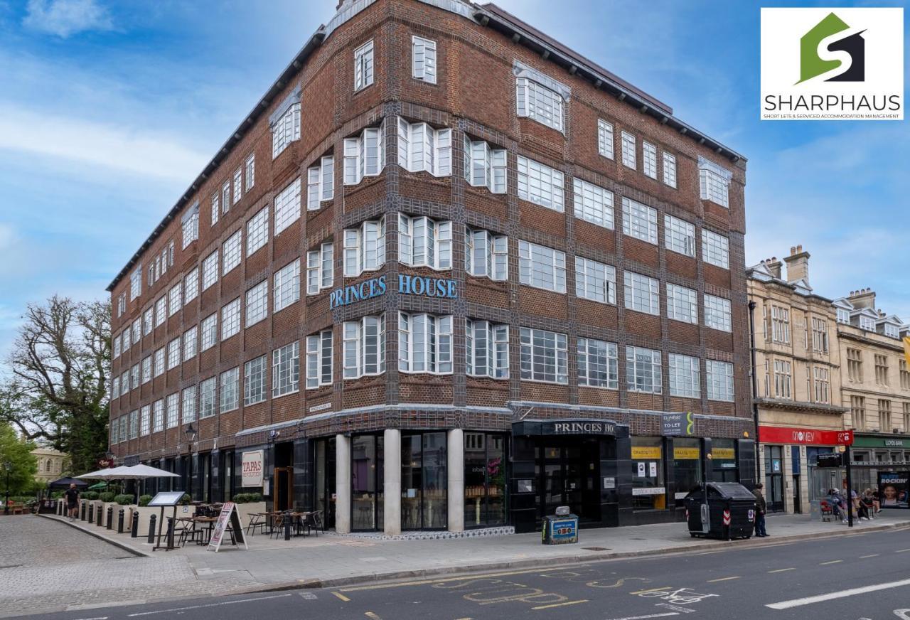 Apartment Sleek & Stylish 2-bed In The Heart Of By Sharphaus Short Lets & Serviced Management *