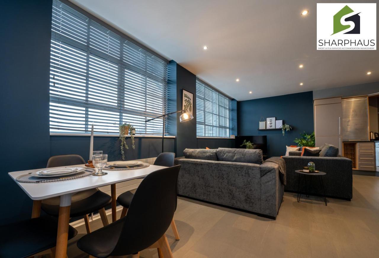 Sleek & Stylish 2-bed In The Heart Of By Sharphaus Short Lets & Serviced Management Apartment *