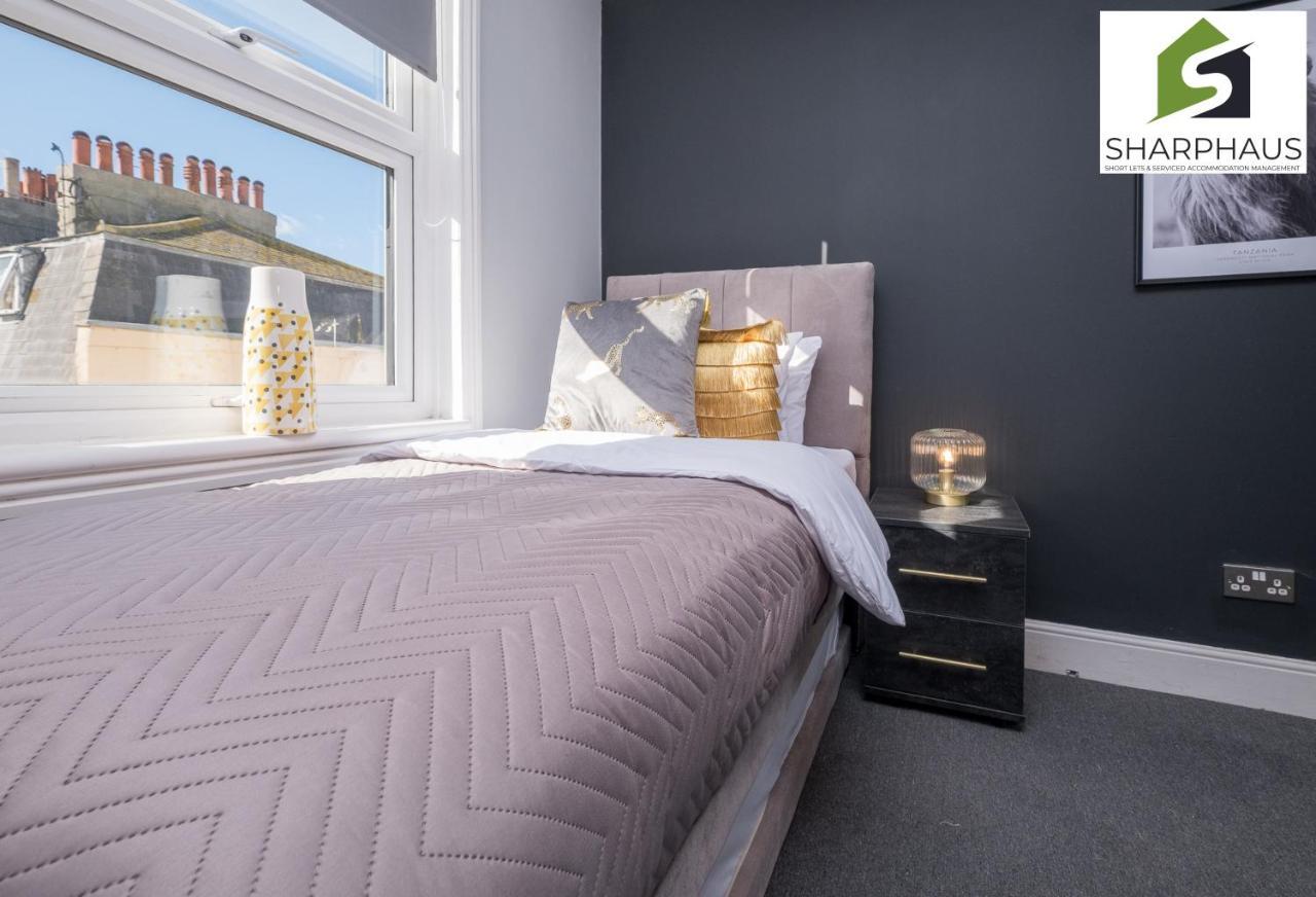 Cool & Comfortable Newly Refurbished Apartment By Sharphaus Short Lets & Serviced Accommodation Management