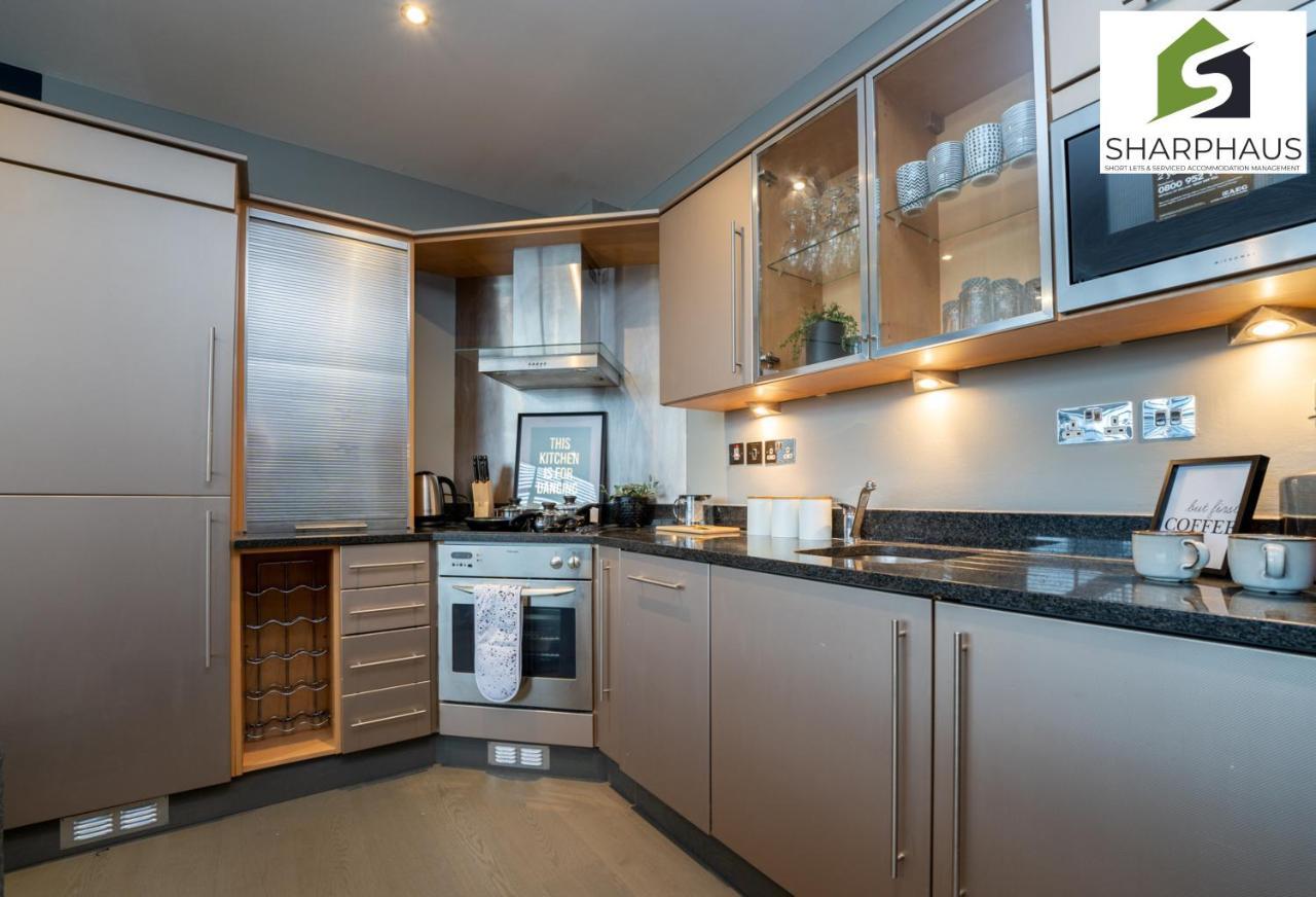 Sleek & Stylish 2-bed In The Heart Of By Sharphaus Short Lets & Serviced Management *
