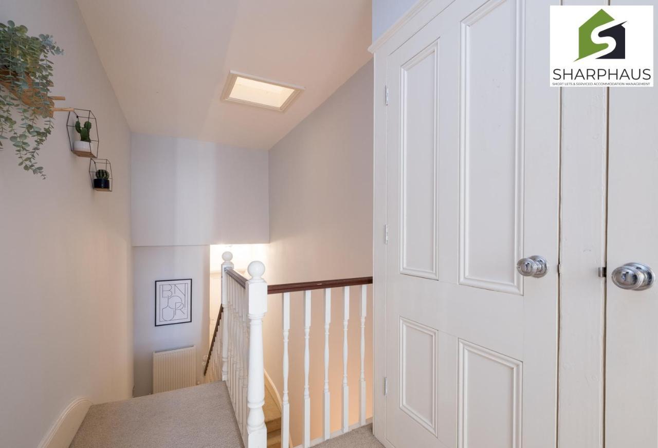 Characterful 2-bed Flat On A Quiet Tree-lined Road By Sharphaus Short Lets & Serviced Management Apartment