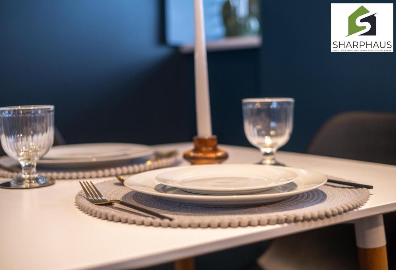 Sleek & Stylish 2-bed In The Heart Of By Sharphaus Short Lets & Serviced Management