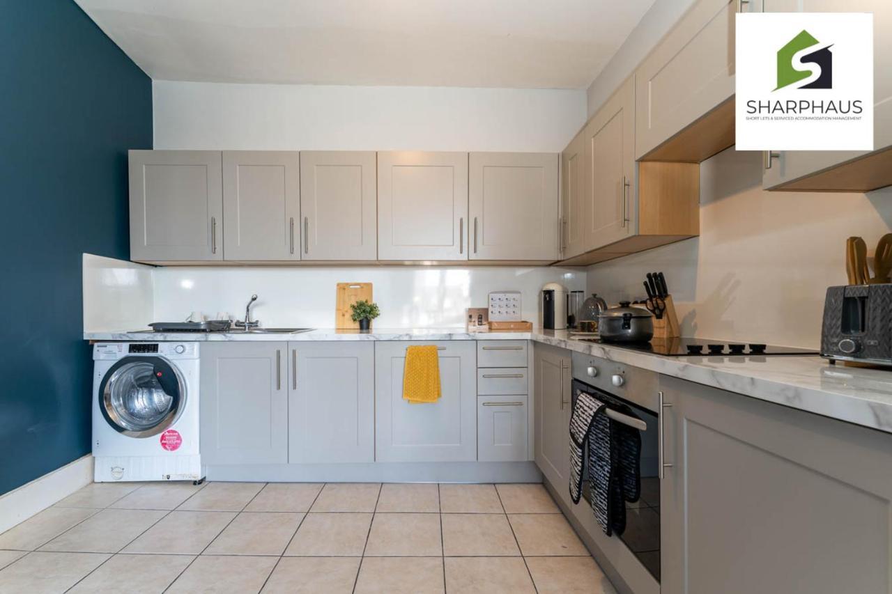 Apartment Spacious 3-bed With Breathtaking Pavilion Views By Sharphaus Short Lets & Serviced Management *