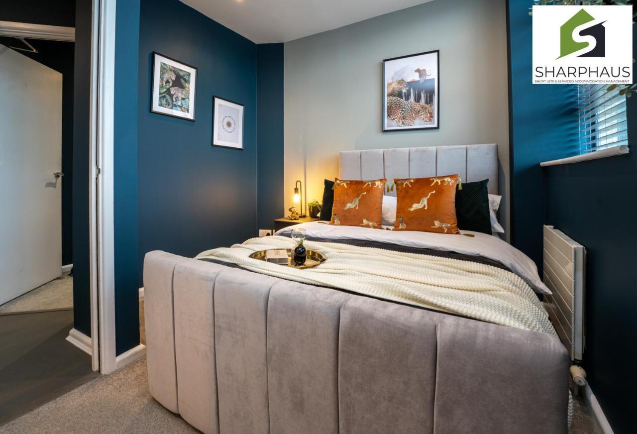 Sleek & Stylish 2-bed In The Heart Of By Sharphaus Short Lets & Serviced Management Apartment