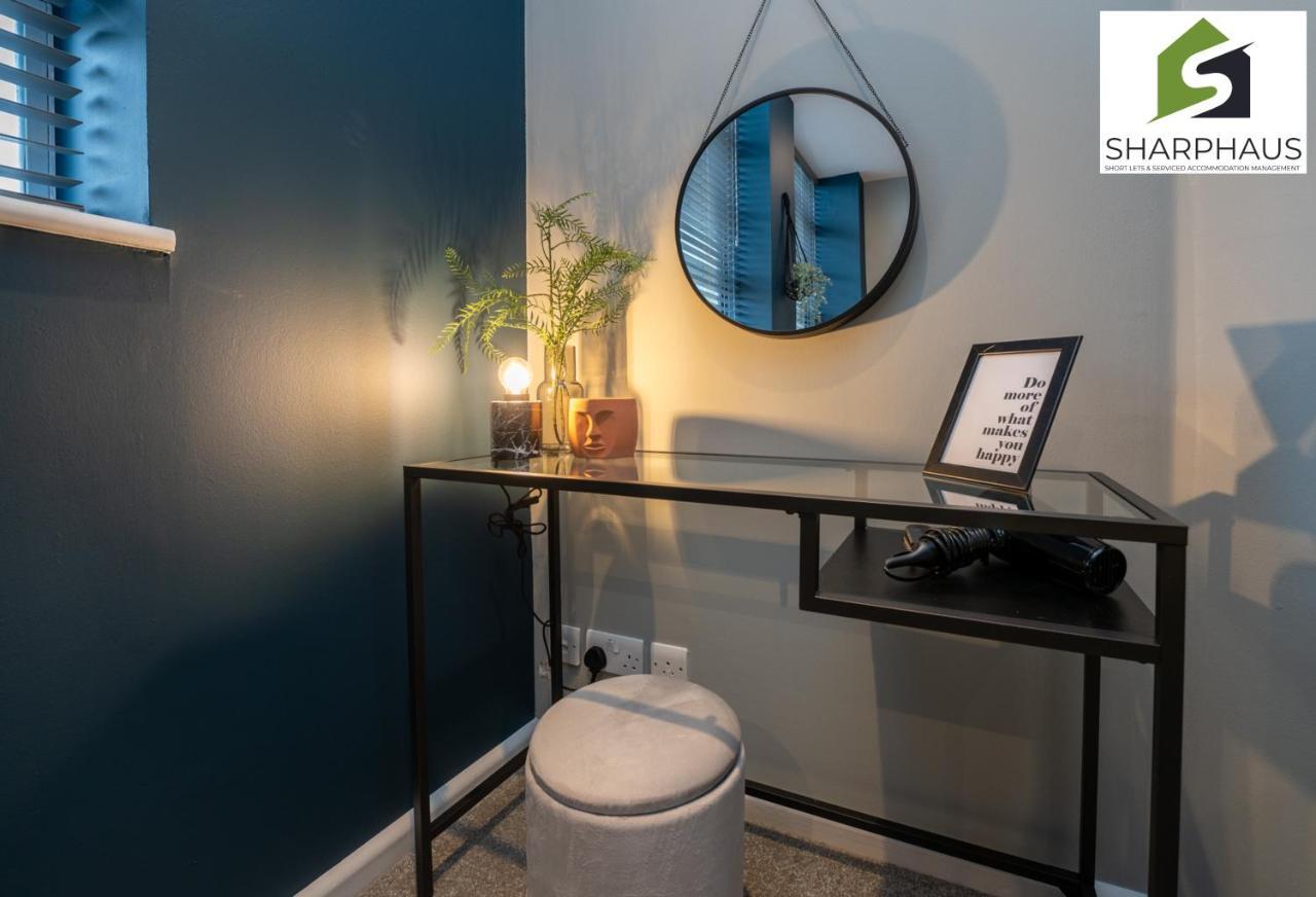 Sleek & Stylish 2-bed In The Heart Of By Sharphaus Short Lets & Serviced Management