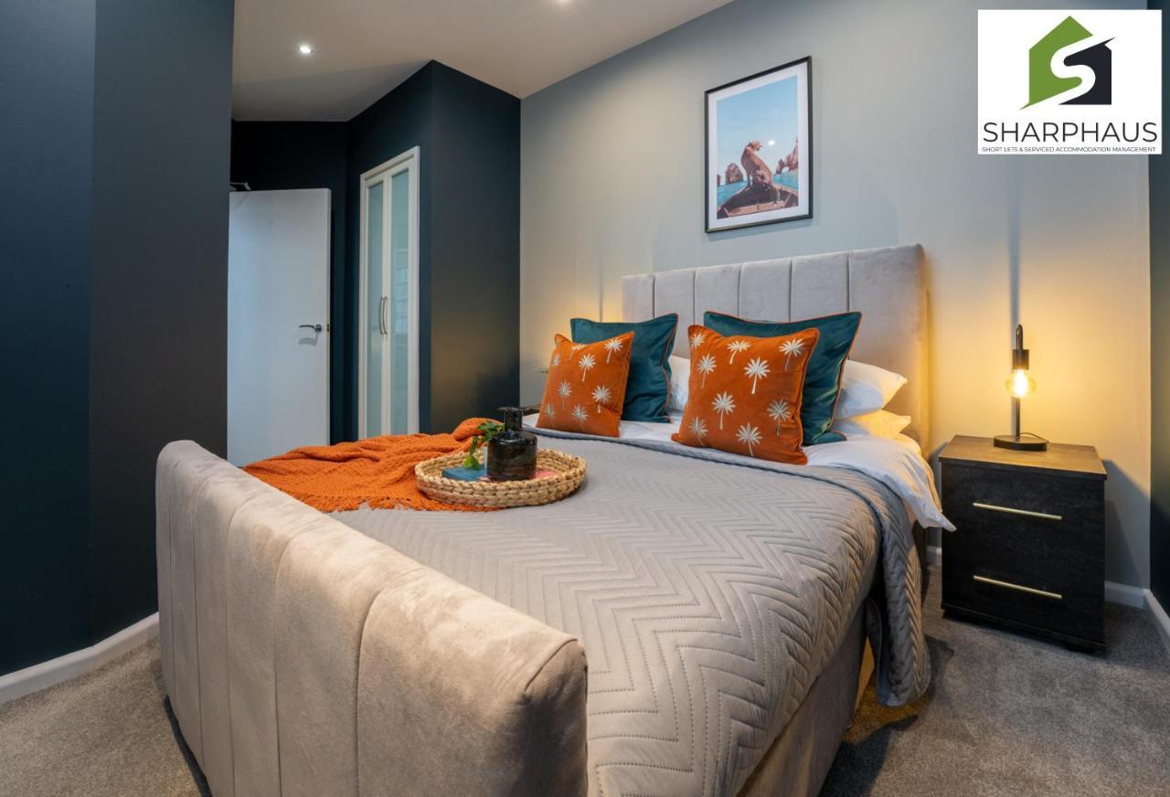 Apartment Sleek & Stylish 2-bed In The Heart Of By Sharphaus Short Lets & Serviced Management