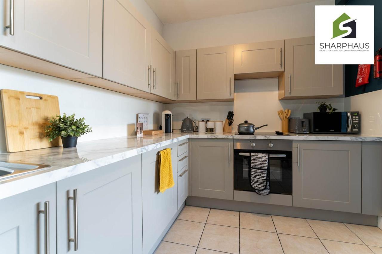 Spacious 3-bed With Breathtaking Pavilion Views By Sharphaus Short Lets & Serviced Management *