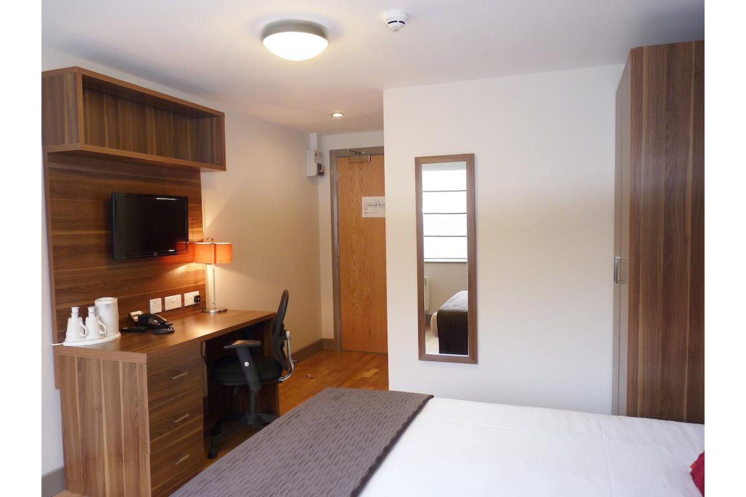 Britannia Study Hotel 3*
