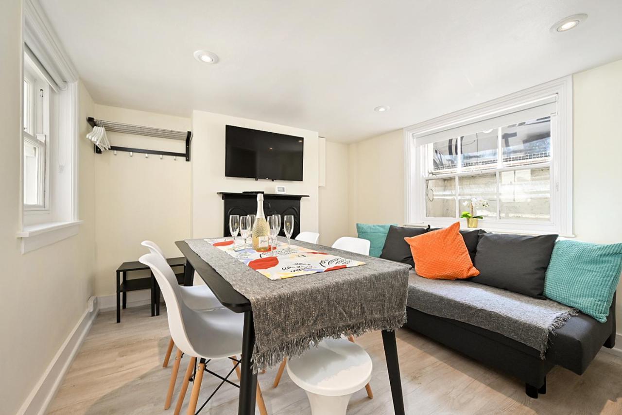 Homey Downtown Two Bedroom Townhouse Near Sea Front, Up To 7 Guests Brighton