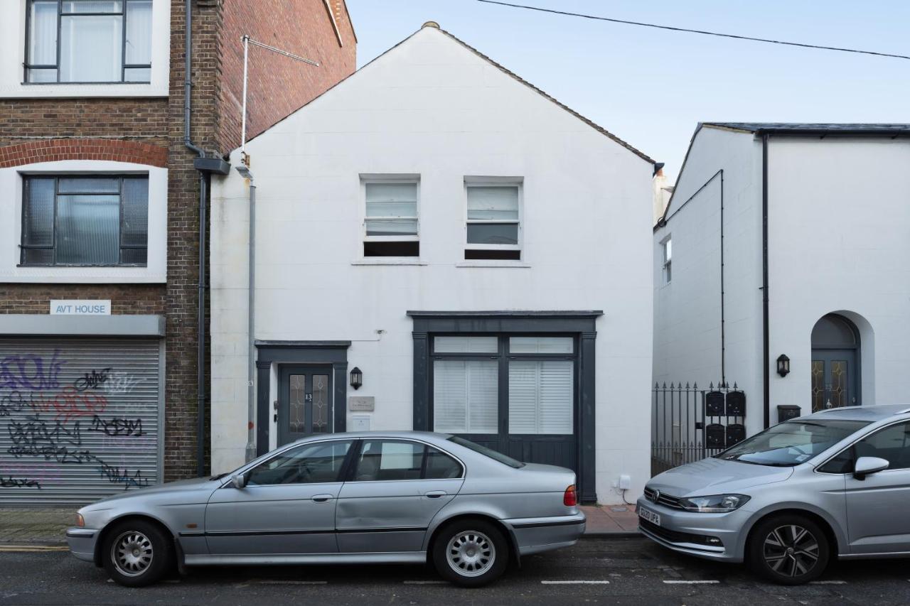 The Mews - Stylish & Central Townhouse, Up To 6 Guests Holiday home *