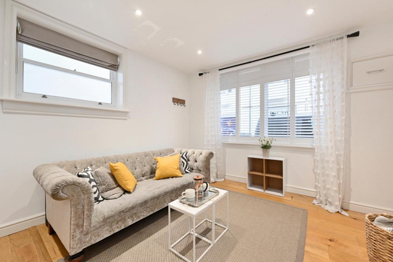 The Mews - Stylish & Central Townhouse, Up To 6 Guests Holiday home *