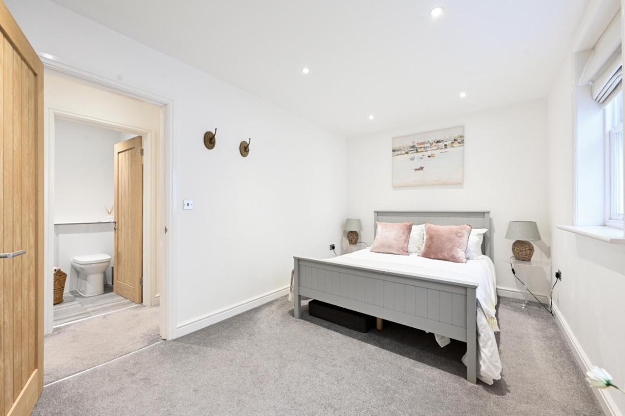 The Mews - Stylish & Central Townhouse, Up To 6 Guests Holiday home Brighton