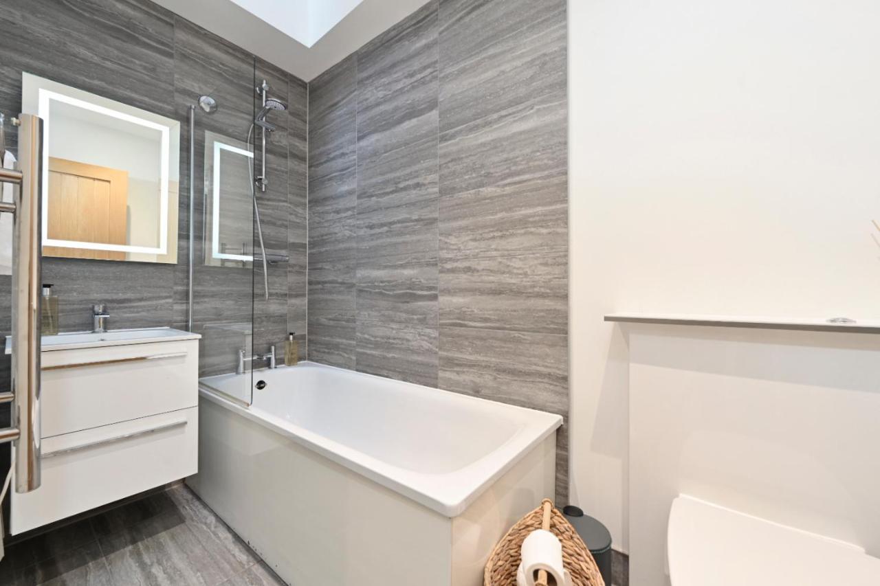 The Mews - Stylish & Central Townhouse, Up To 6 Guests