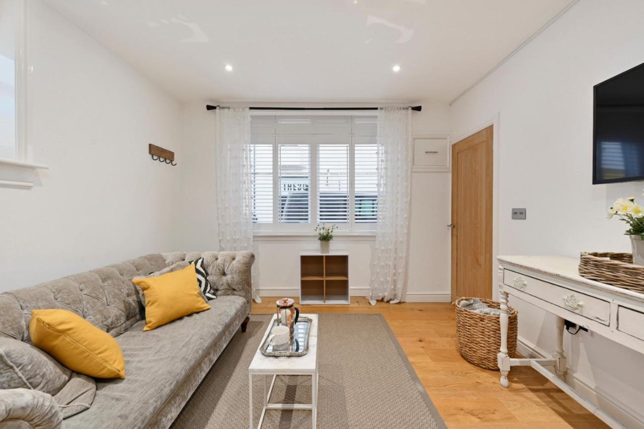 The Mews - Stylish & Central Townhouse, Up To 6 Guests Holiday home Brighton