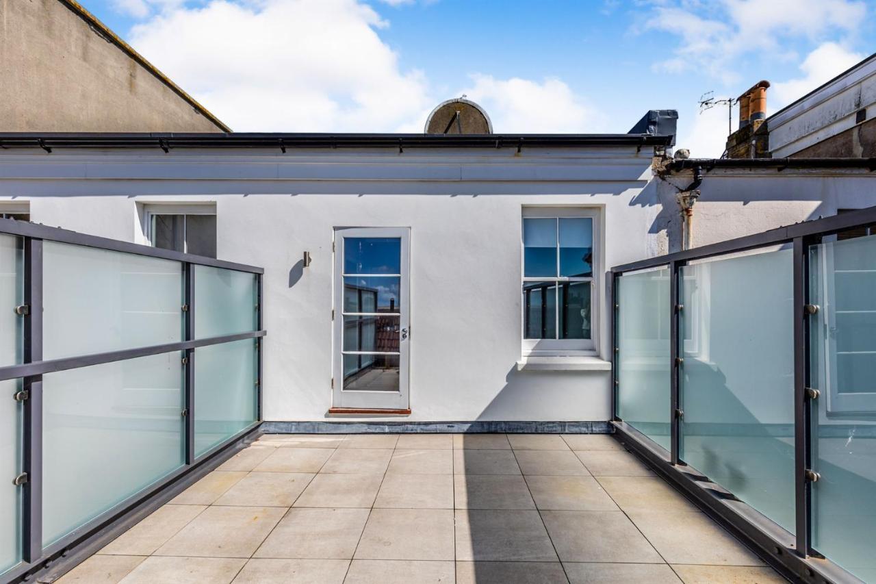I360 Penthouse: Seaside Retreat With Private Rooftop *