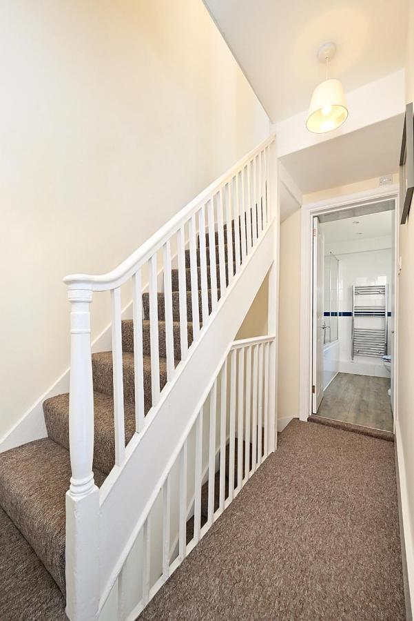 Homey Downtown Two Bedroom Townhouse Near Sea Front, Up To 7 Guests Holiday home Brighton