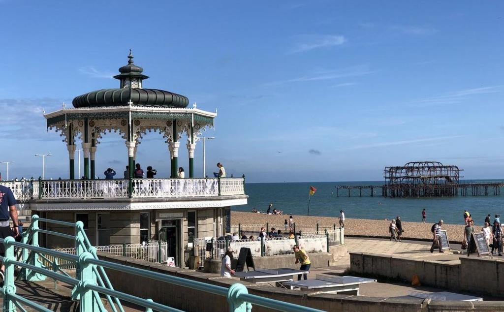 I360 Penthouse: Seaside Retreat With Private Rooftop Apartment *