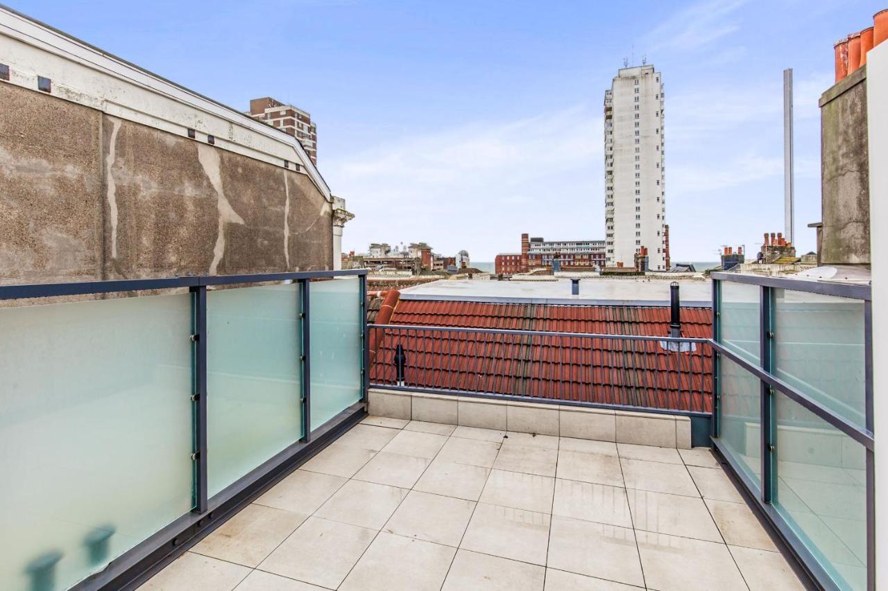 I360 Penthouse: Seaside Retreat With Private Rooftop *