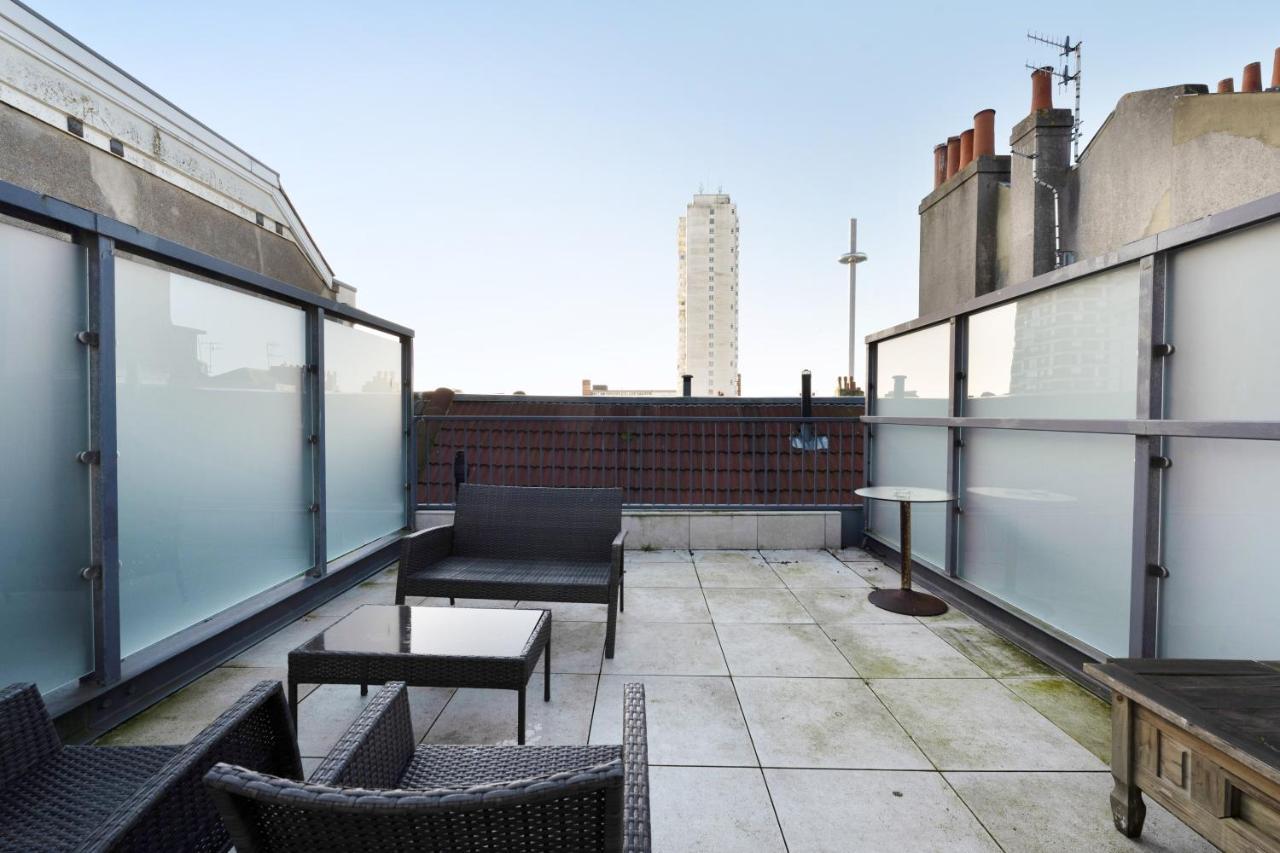 I360 Penthouse: Seaside Retreat With Private Rooftop