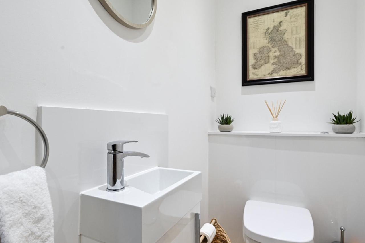 Holiday home The Mews - Stylish & Central Townhouse, Up To 6 Guests *
