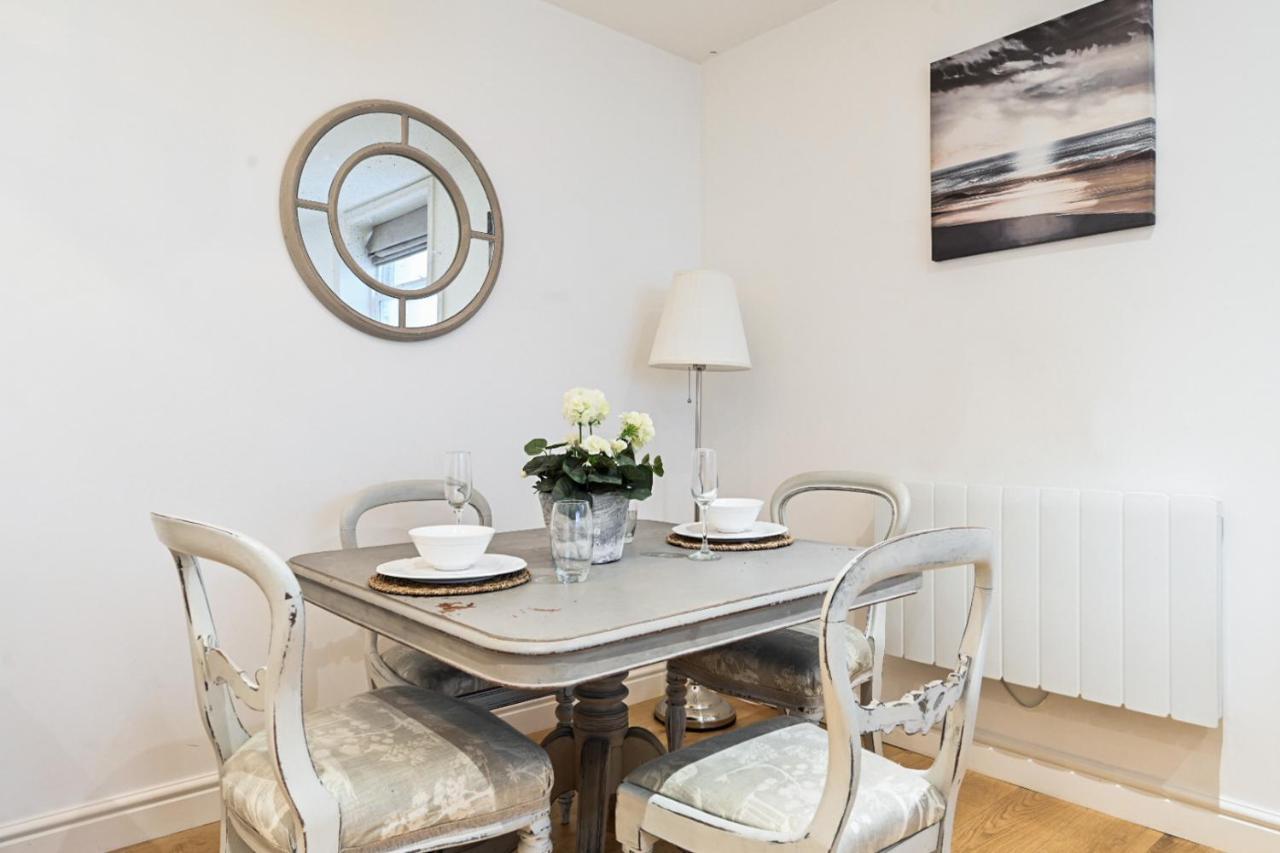 The Mews - Stylish & Central Townhouse, Up To 6 Guests Holiday home Brighton