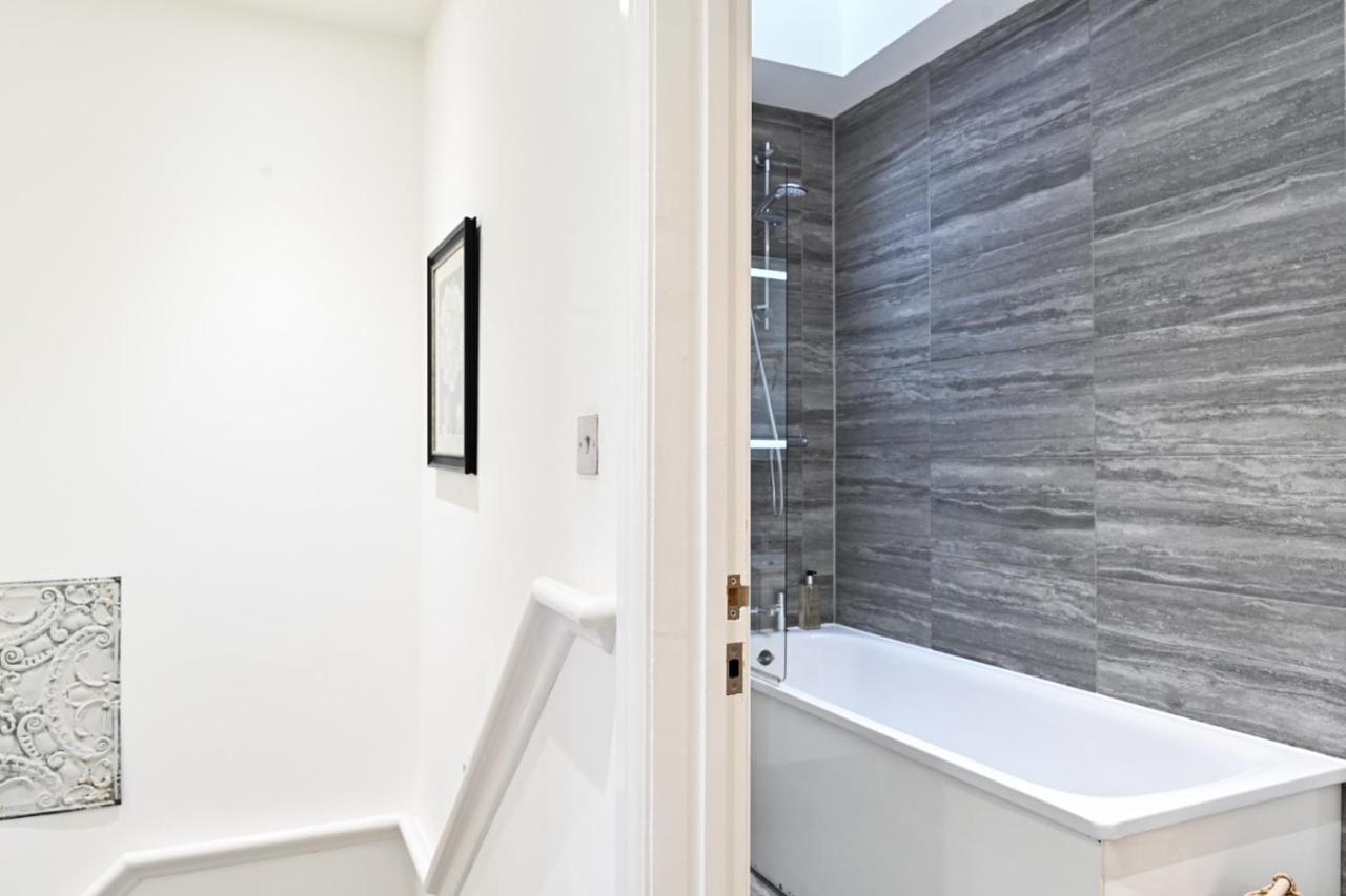 Holiday home The Mews - Stylish & Central Townhouse, Up To 6 Guests