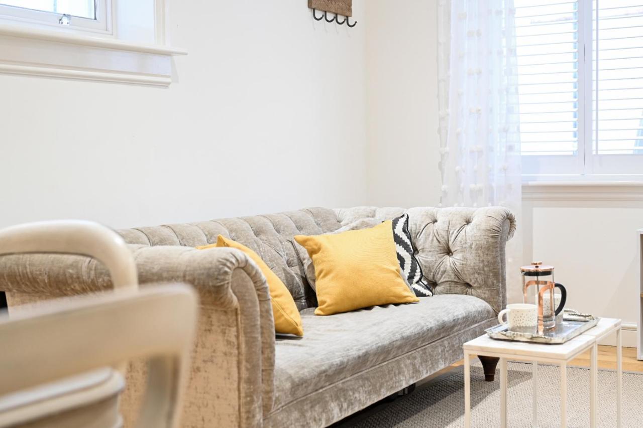 The Mews - Stylish & Central Townhouse, Up To 6 Guests Holiday home
