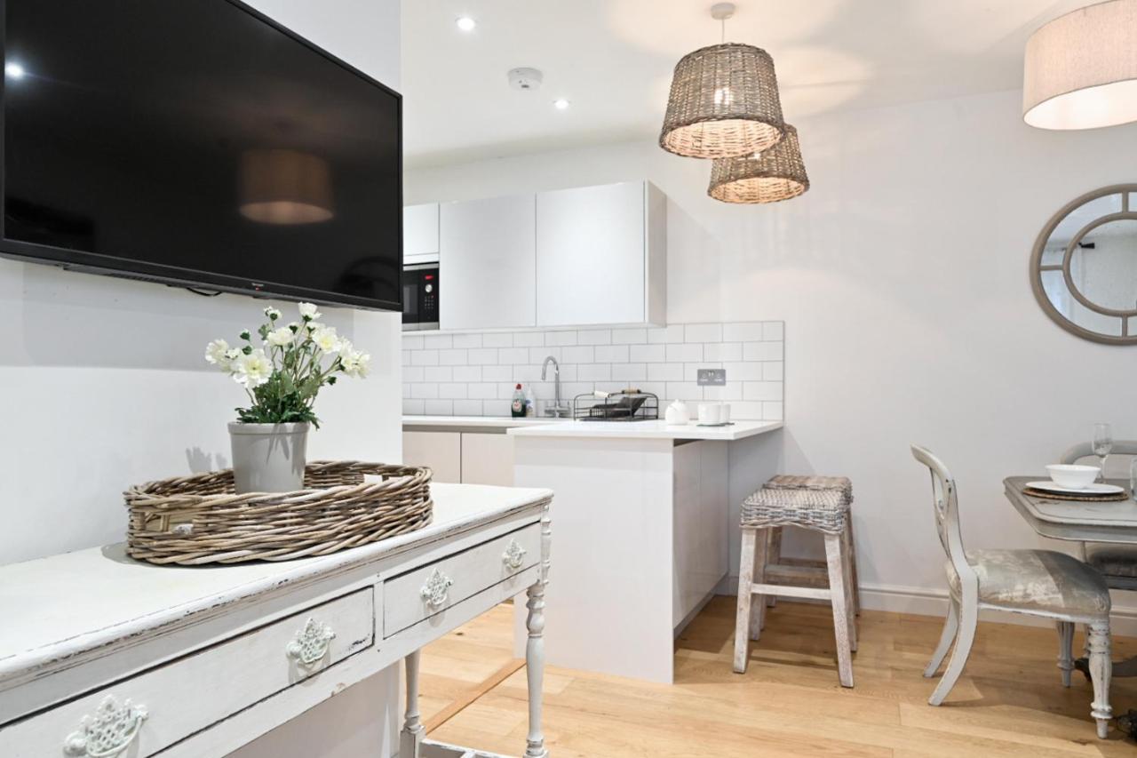 The Mews - Stylish & Central Townhouse, Up To 6 Guests Holiday home