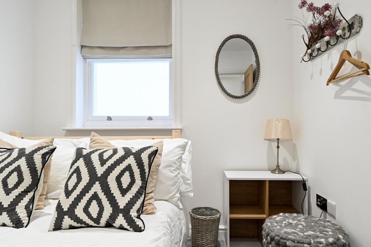 The Mews - Stylish & Central Townhouse, Up To 6 Guests Holiday home *