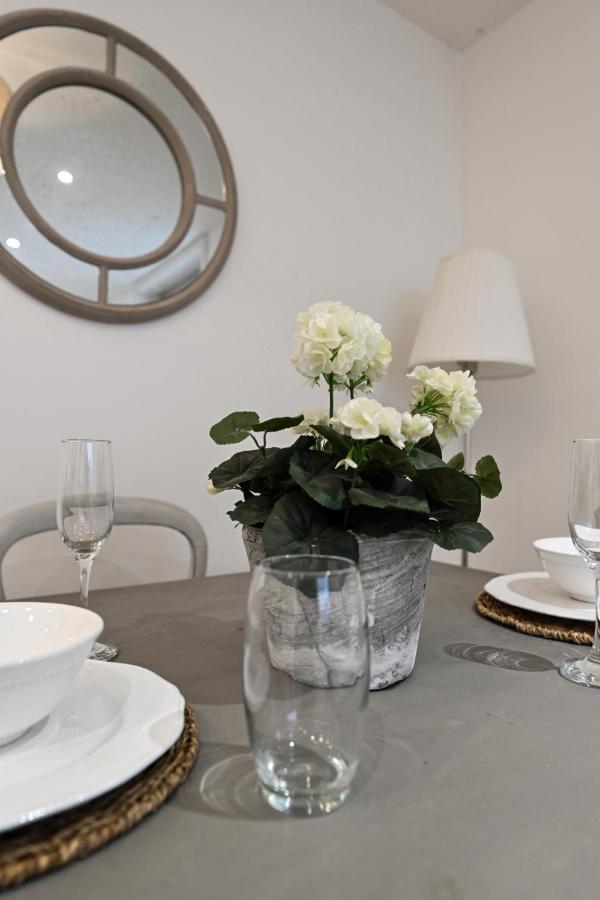 The Mews - Stylish & Central Townhouse, Up To 6 Guests Holiday home