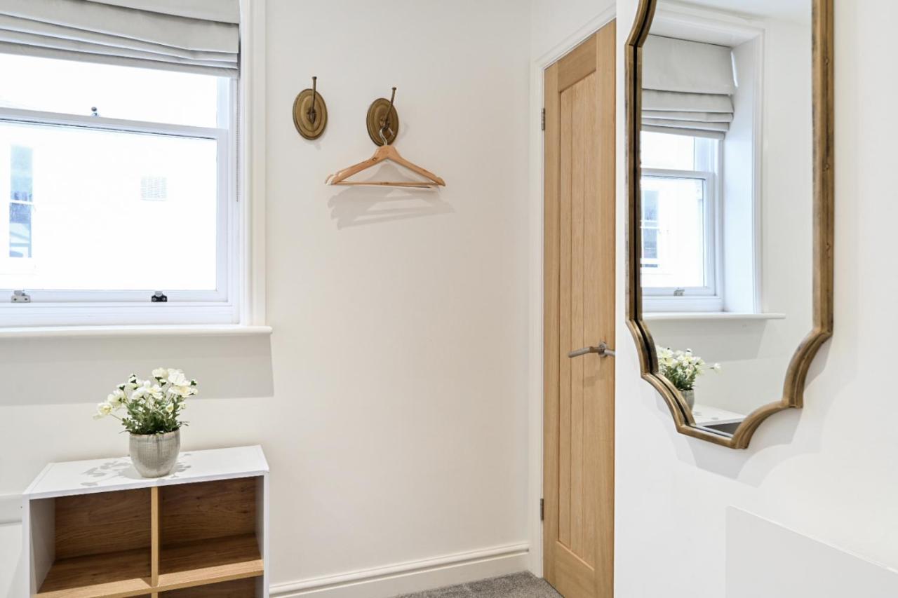 The Mews - Stylish & Central Townhouse, Up To 6 Guests Holiday home *