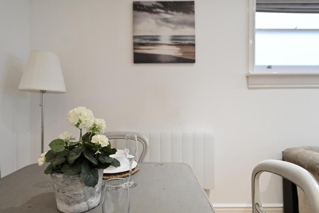 The Mews - Stylish & Central Townhouse, Up To 6 Guests Holiday home