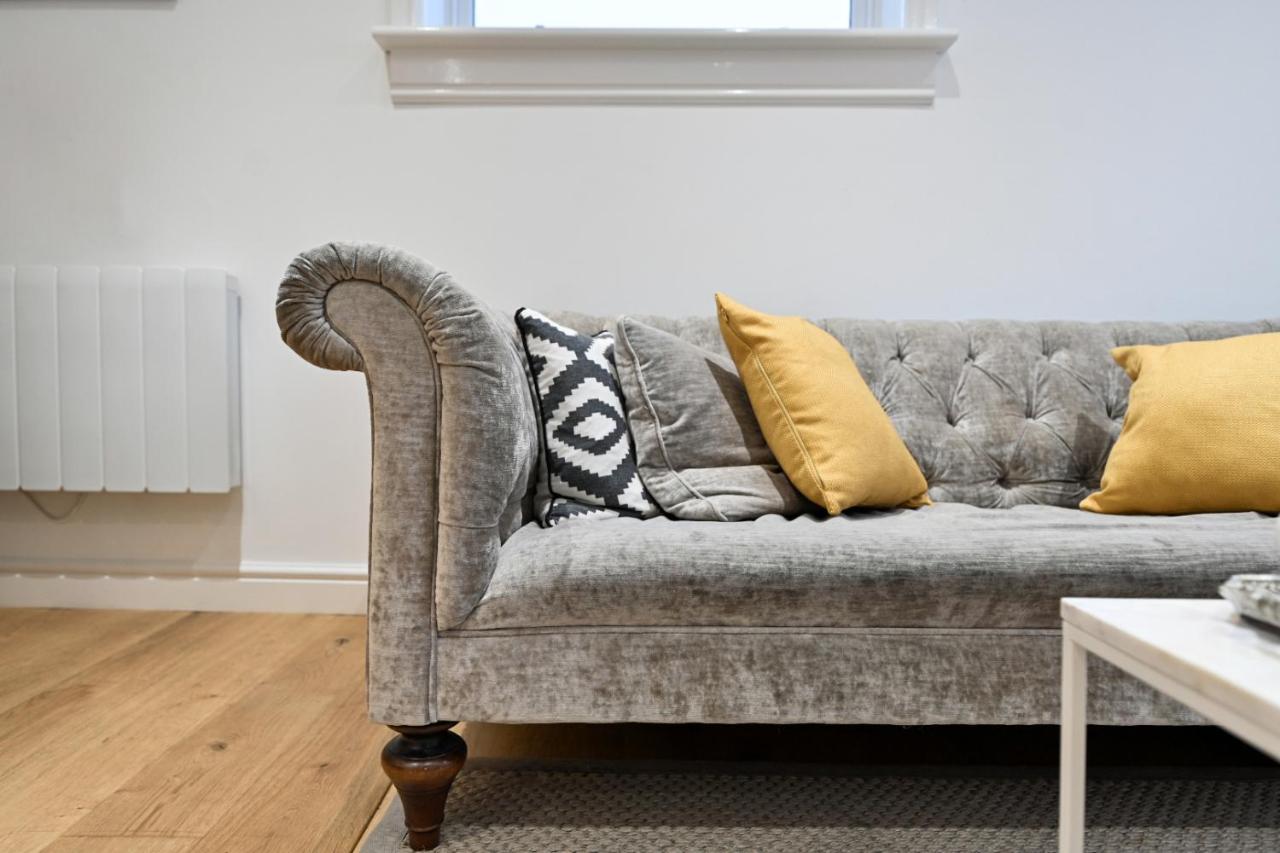 The Mews - Stylish & Central Townhouse, Up To 6 Guests Holiday home