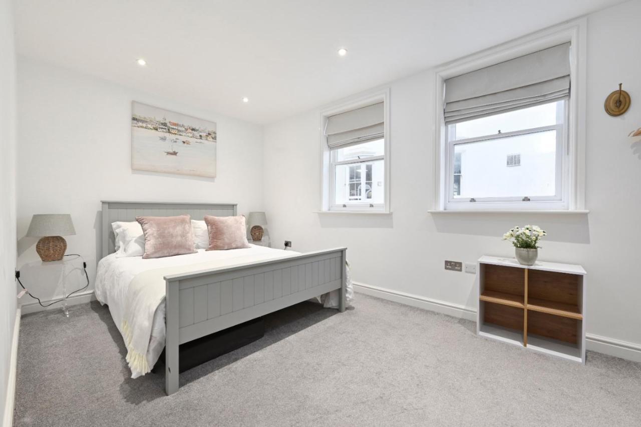 The Mews - Stylish & Central Townhouse, Up To 6 Guests Holiday home *