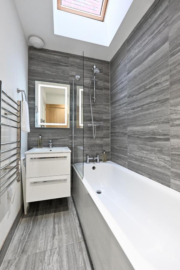 Holiday home The Mews - Stylish & Central Townhouse, Up To 6 Guests