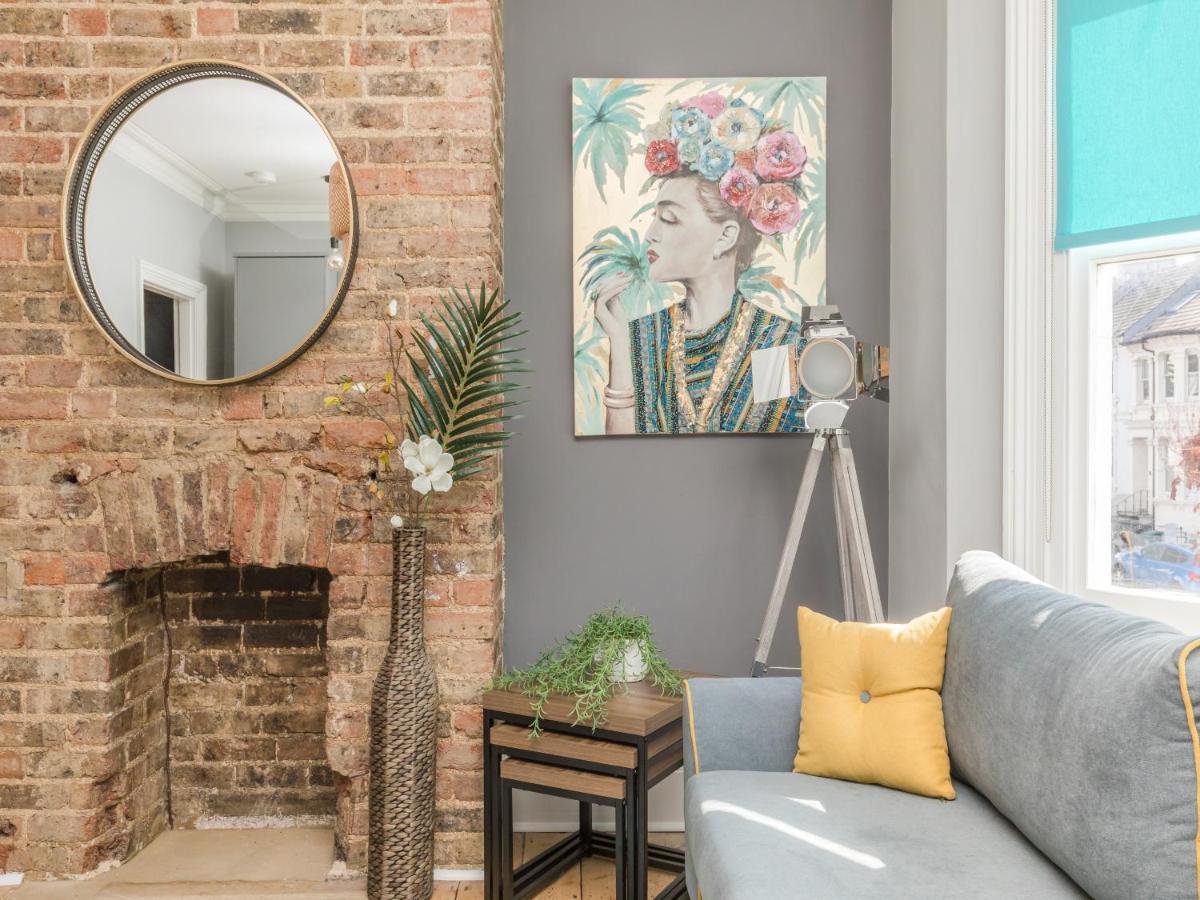 Modern Contemporary 2-bedroom Flat Apartment